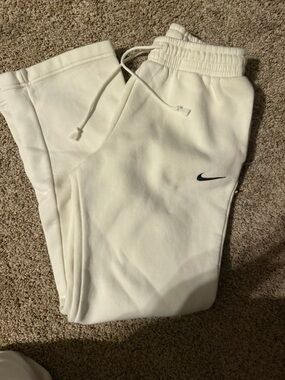 Nike Men White Fleece Jogger Bottoms
